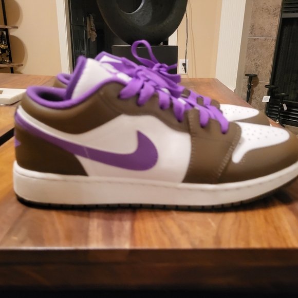 Sneakers - Picture 1 of 5